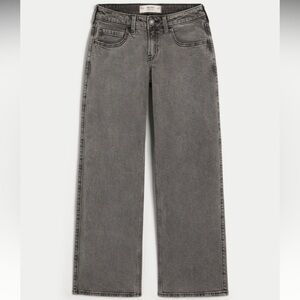 Gray Low-rise Jeans
NWOT
Size 6R
Perfect basic cute jeans + never worn before!